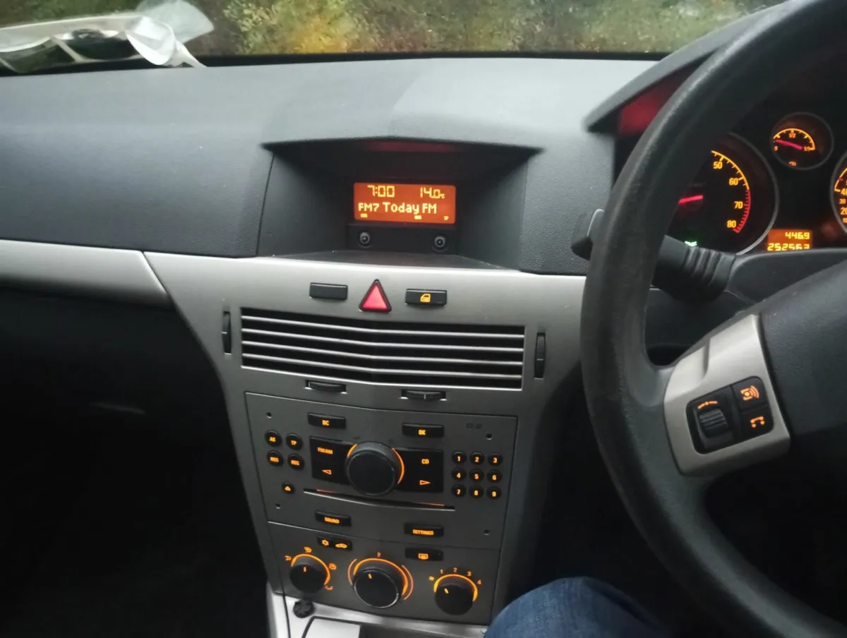 Opel Astra 2007 - Image 2