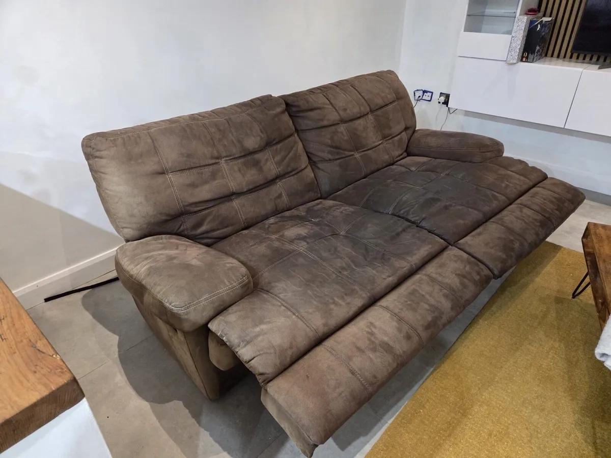 Free recliner sofa - Image 1
