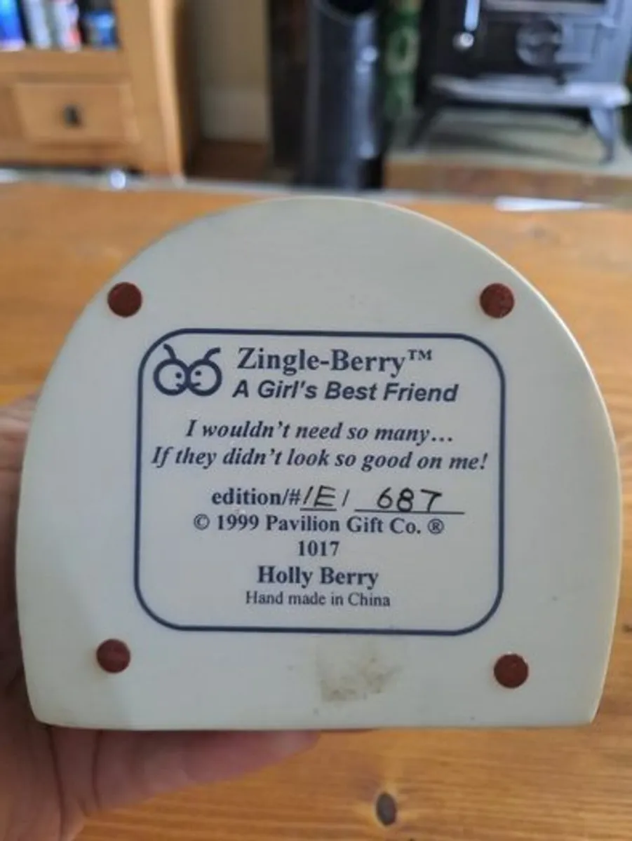 Zingle-Berry Figurine 1999 - Image 3