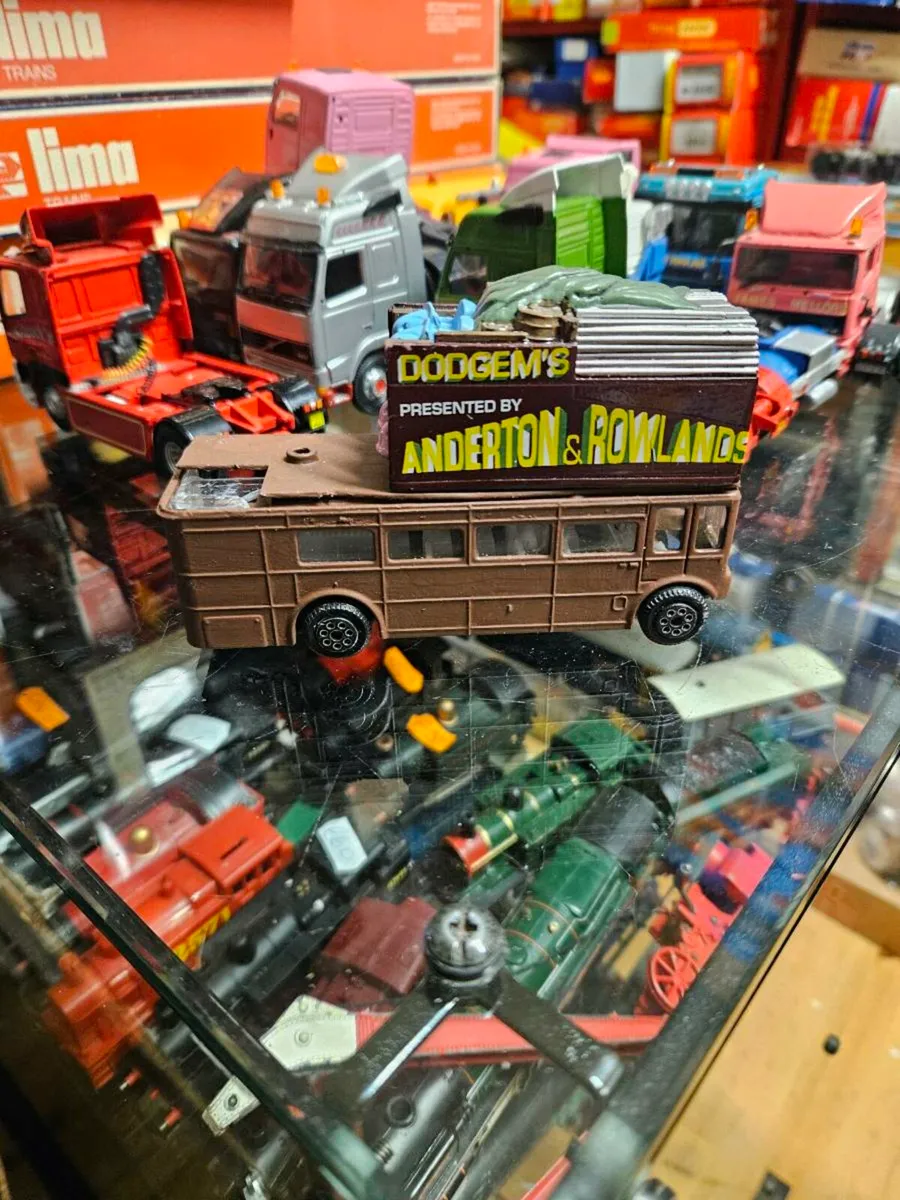 Corgi Circus Fair Ground Code3 Bus - Image 3