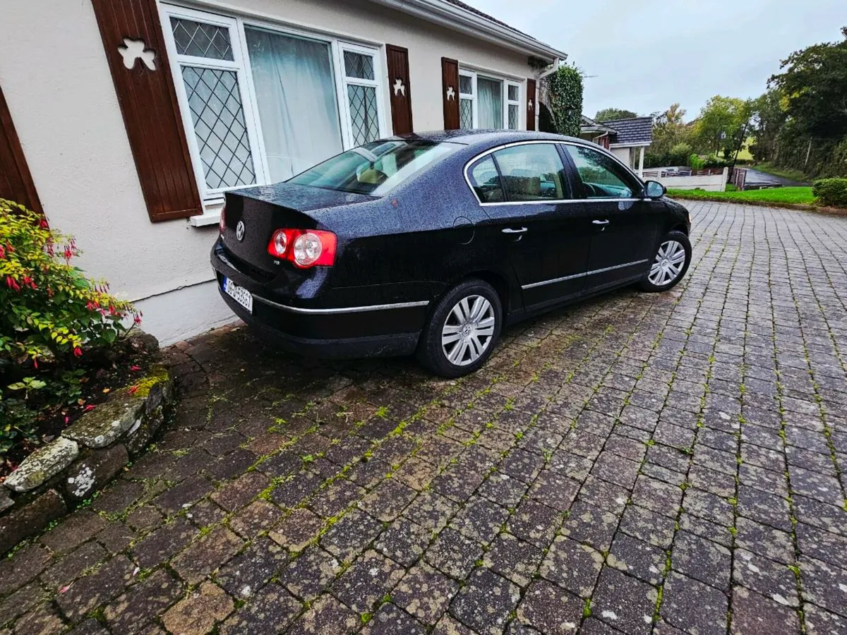 Volkswagen Passat 2006 - Image 2