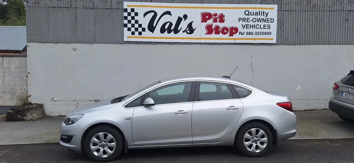 Opel Astra 2017 - Image 1