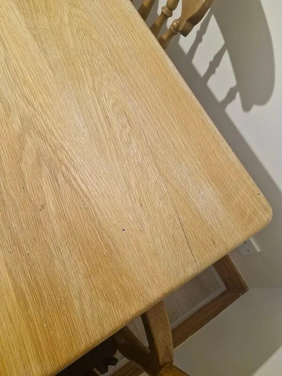 Solid oak kitchen table and 6 chairs - Image 3