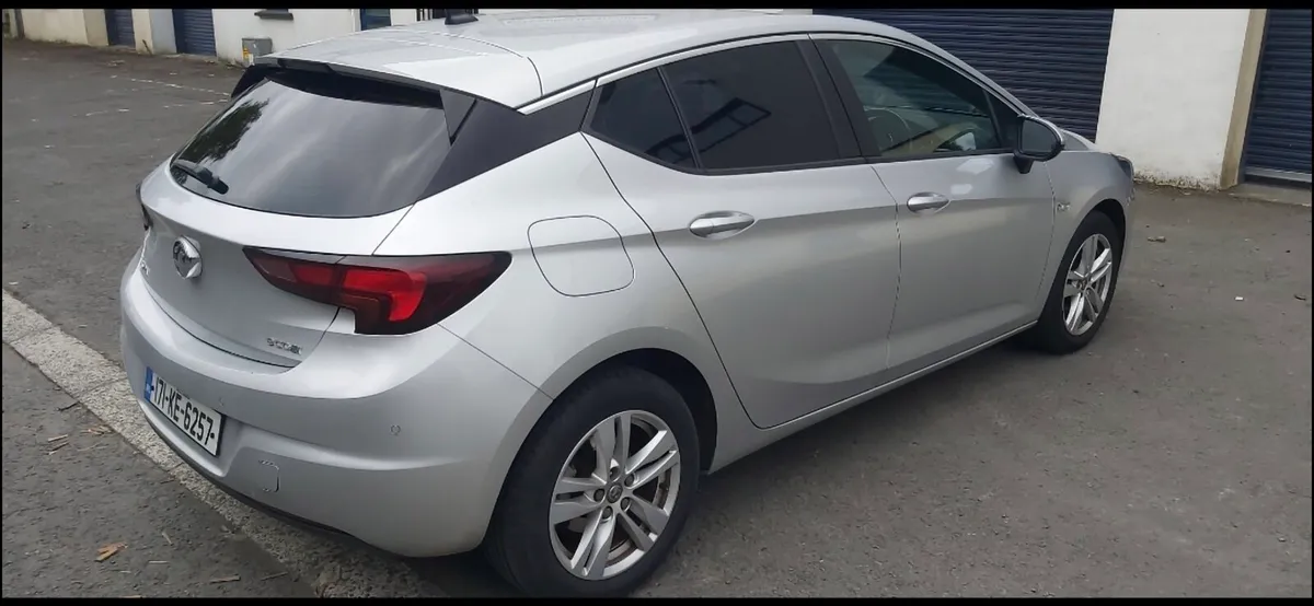 Opel / Vauxhall Astra 1.6 CDTI TECH LINE - Image 2