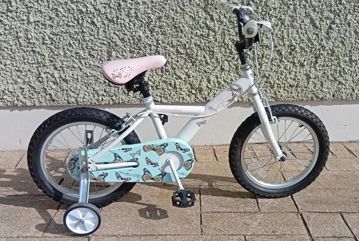 Childs bike and helmet - Image 1