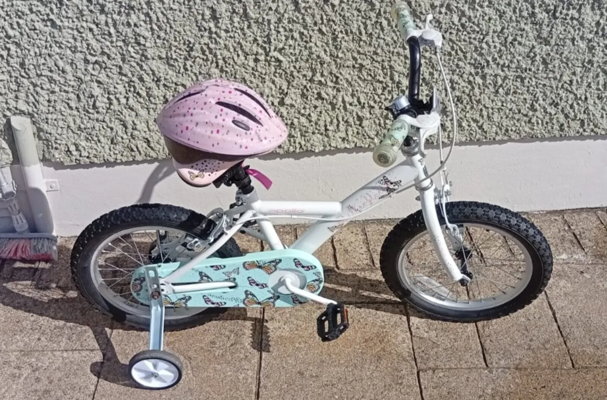 Childs bike and helmet - Image 3