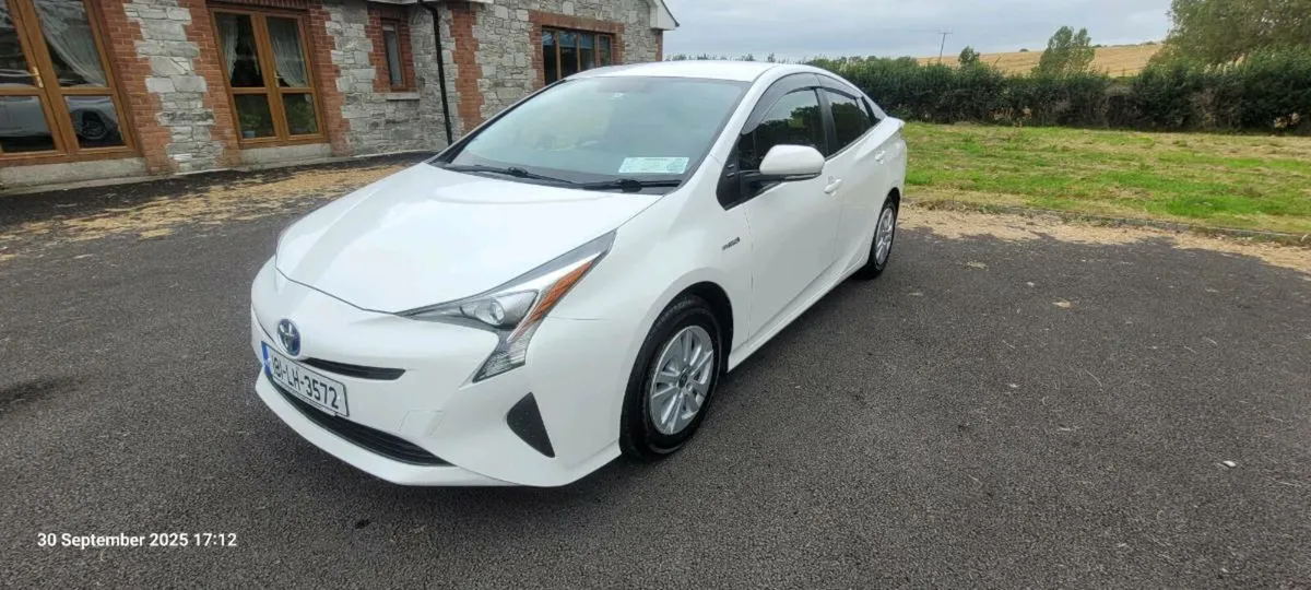 Toyota Prius 181, 65,000 km - Image 1