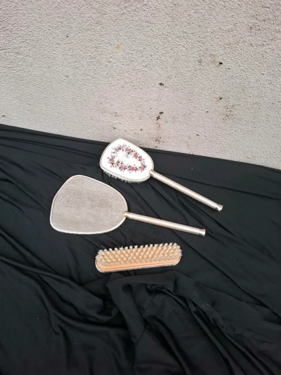 Vintage mirror and brush - Image 1
