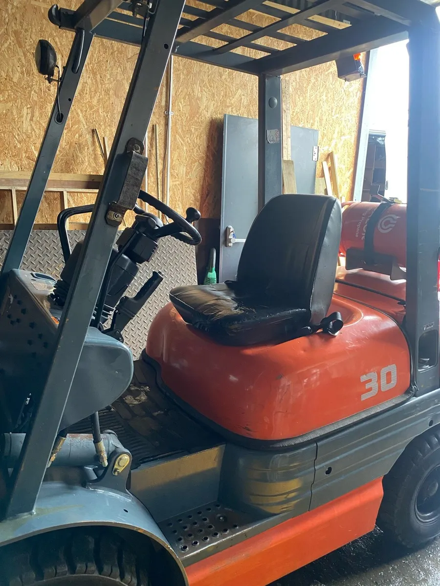 Toyota forklift - Image 1
