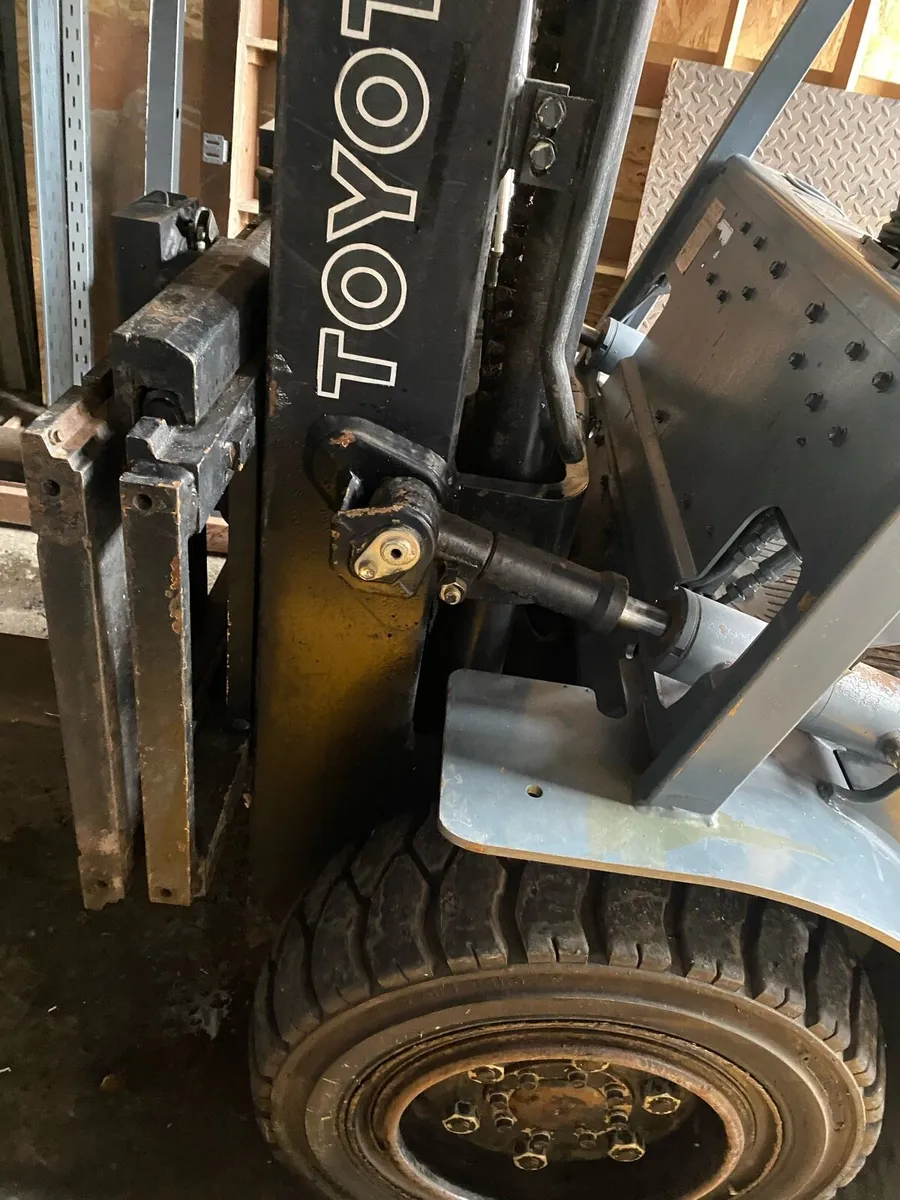 Toyota forklift - Image 2
