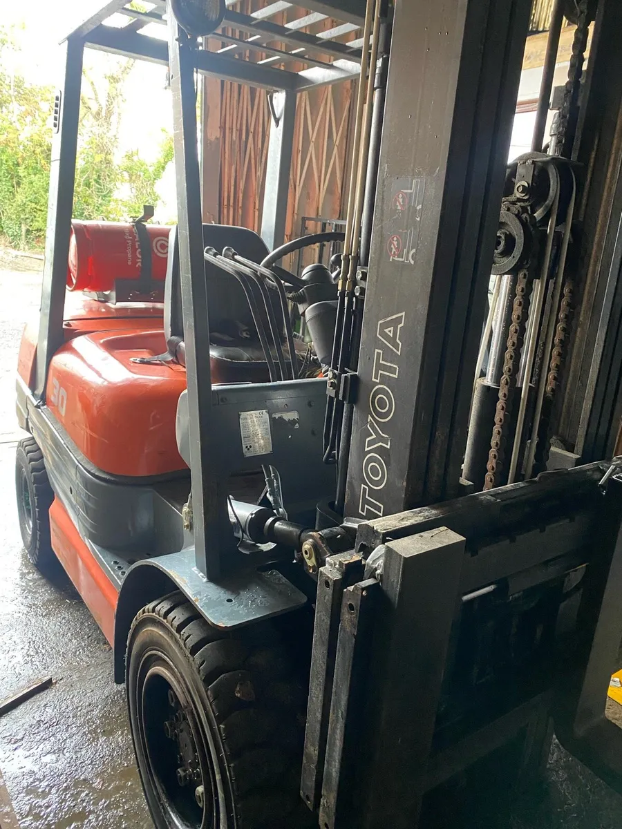 Toyota forklift - Image 4