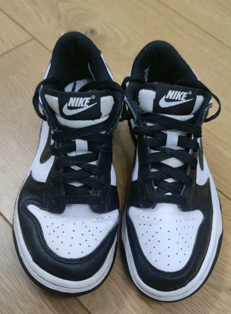Nike shoes (5) - Image 1