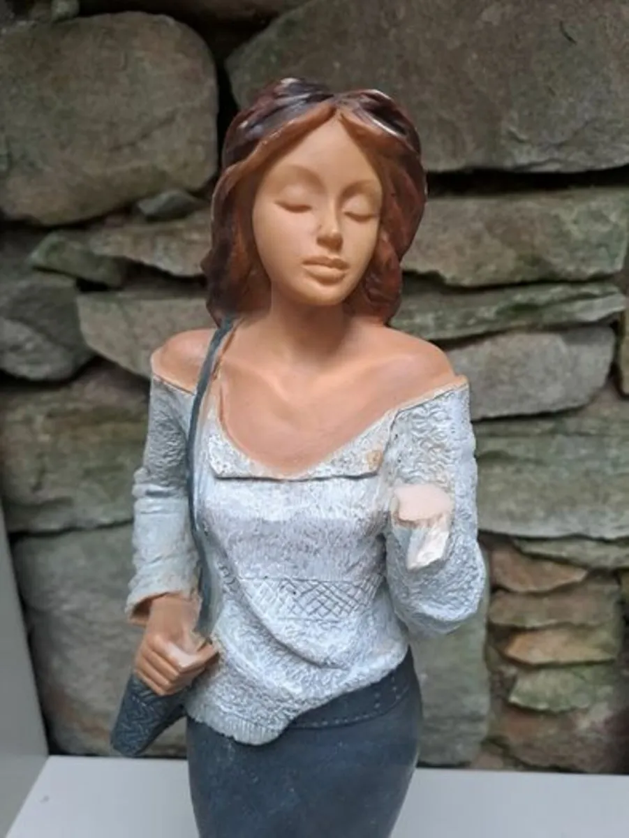 Figuras Laura 2012 FREE - Image 2