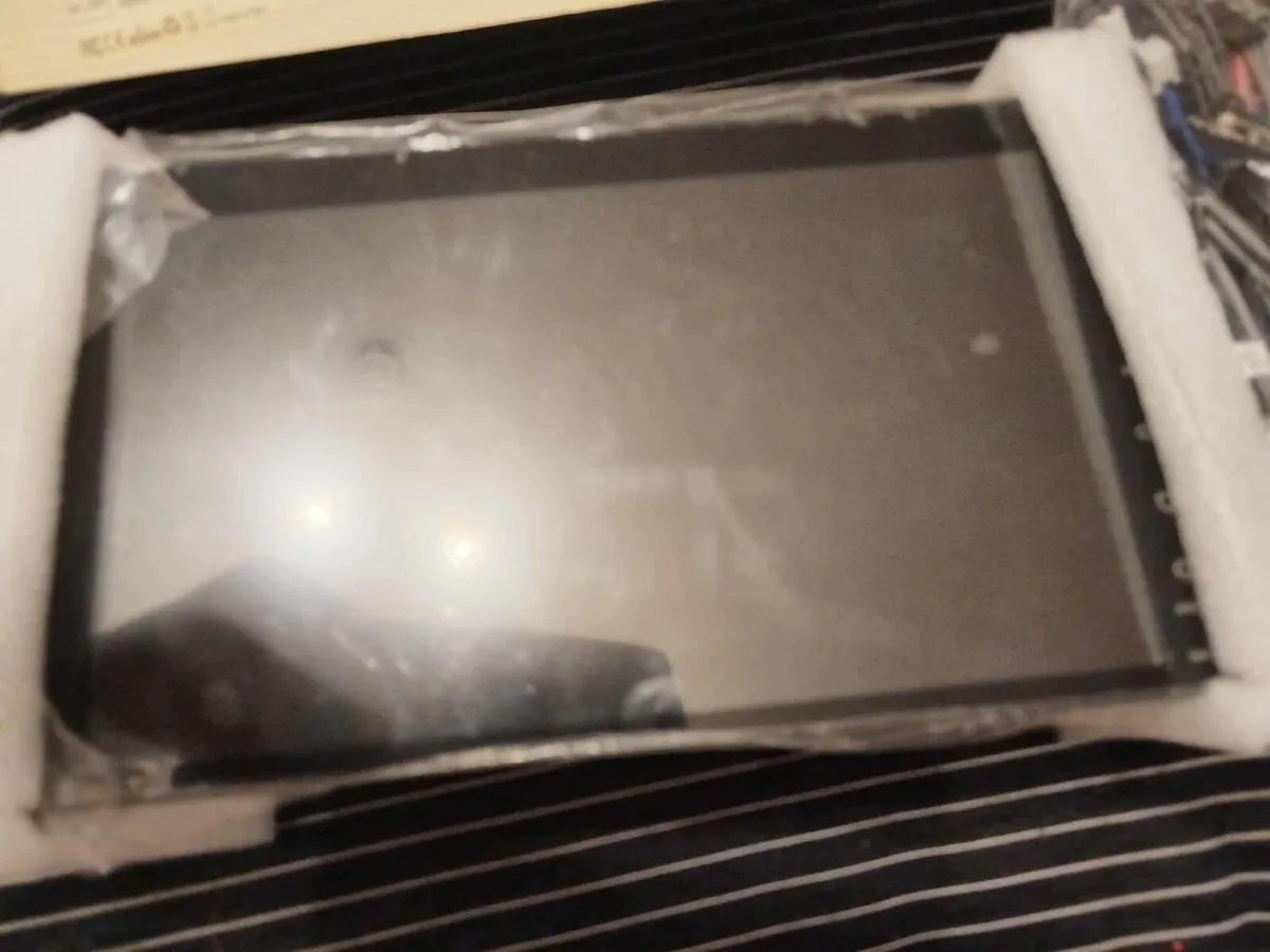 Unwanted car radio new - Image 2