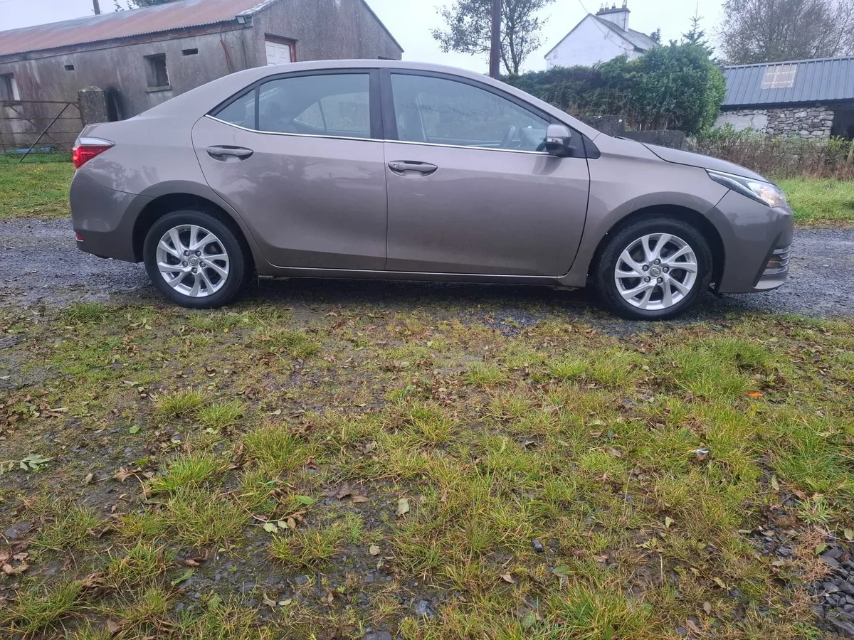 Toyota Corolla 2018 - Image 2