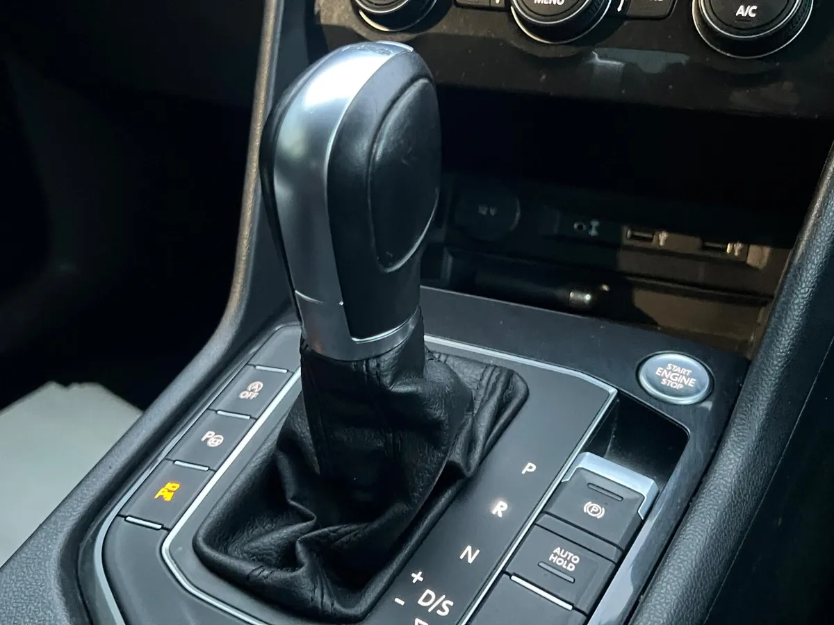 Volkswagen Tiguan 2017 auto petrol - Image 2