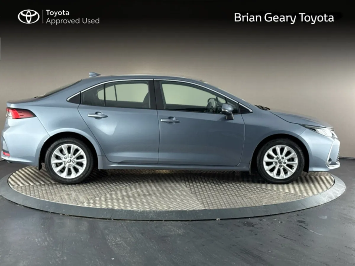 Toyota Corolla HYBRID LUNA - Image 3
