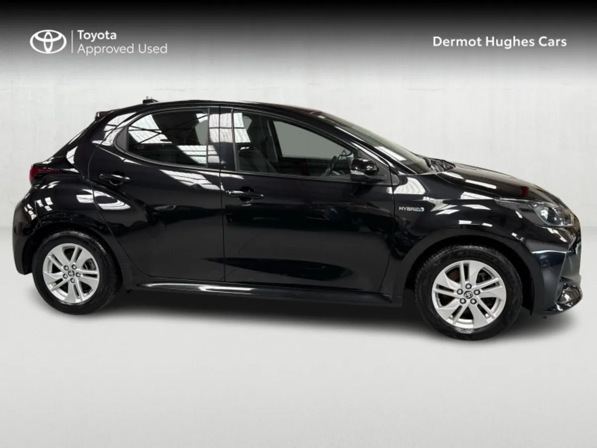 Toyota Yaris hybrid luna Auto - Image 3