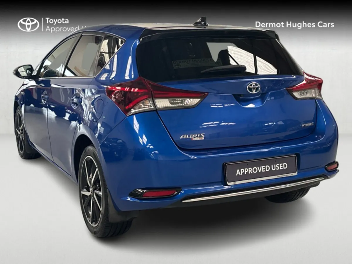 Toyota Auris HYBRID LUNA SPORT - Image 2