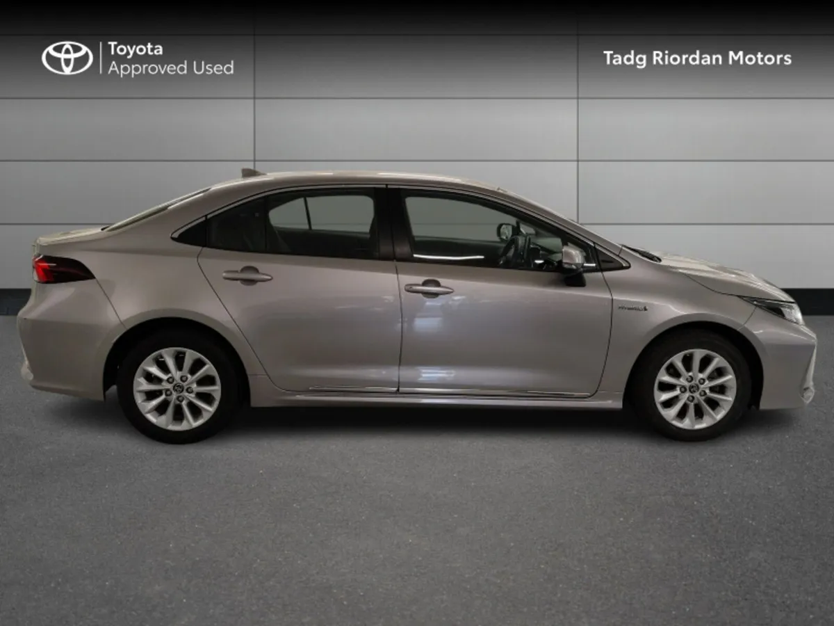 Toyota Corolla HYBRID LUNA SAL - Image 3