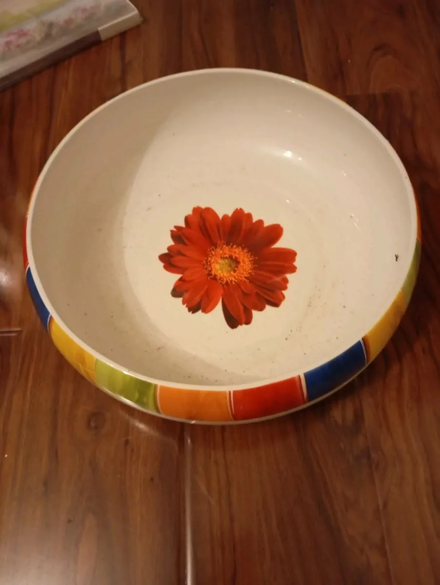 Large pottery serving/salad bowl - Image 1