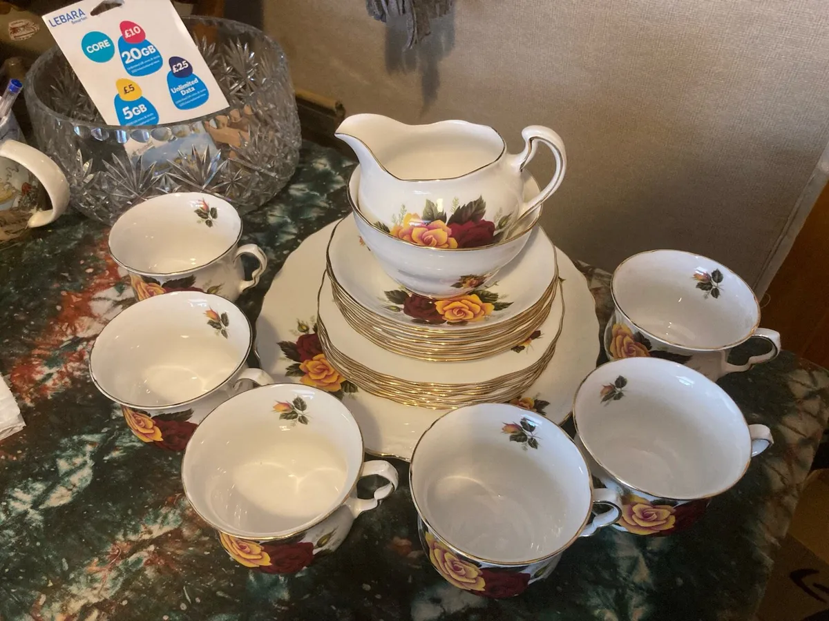 Queen Anne fine bone china vintage teaset - Image 2