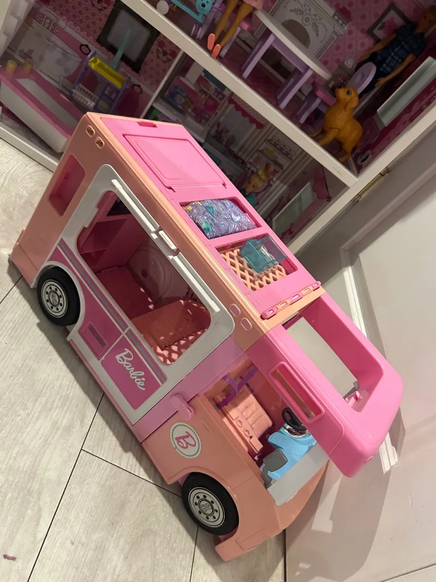 barbie house and car and campervan - Image 4