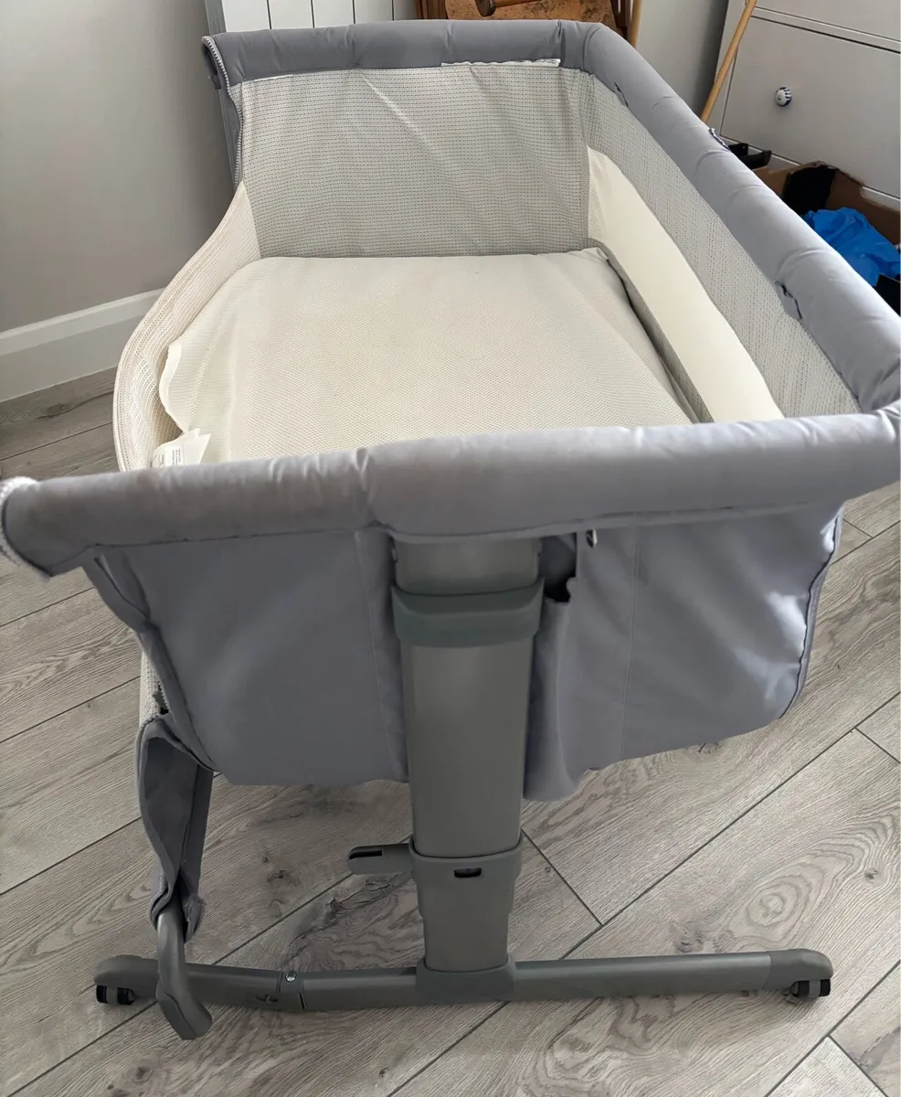 Next to me cot - Image 1