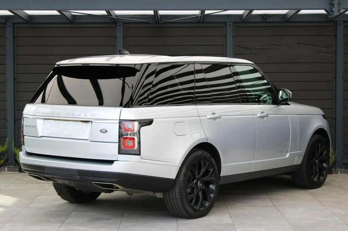 212 Land Rover Range Rover CrewCab 5 Seats - Image 2