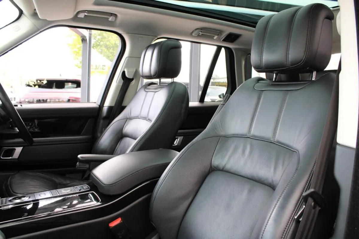 212 Land Rover Range Rover CrewCab 5 Seats - Image 3