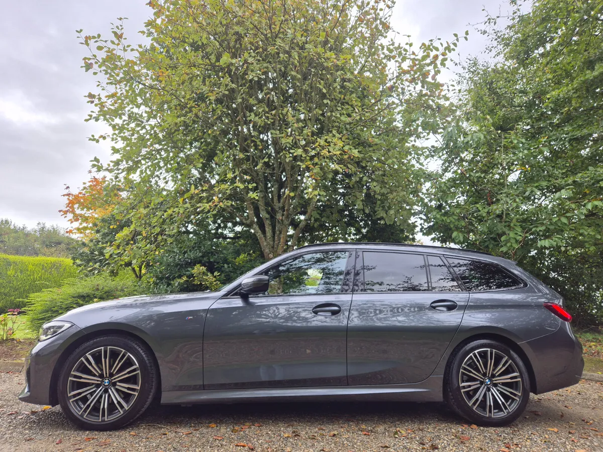 221'BMW 320D M-SPORT Touring - Image 2