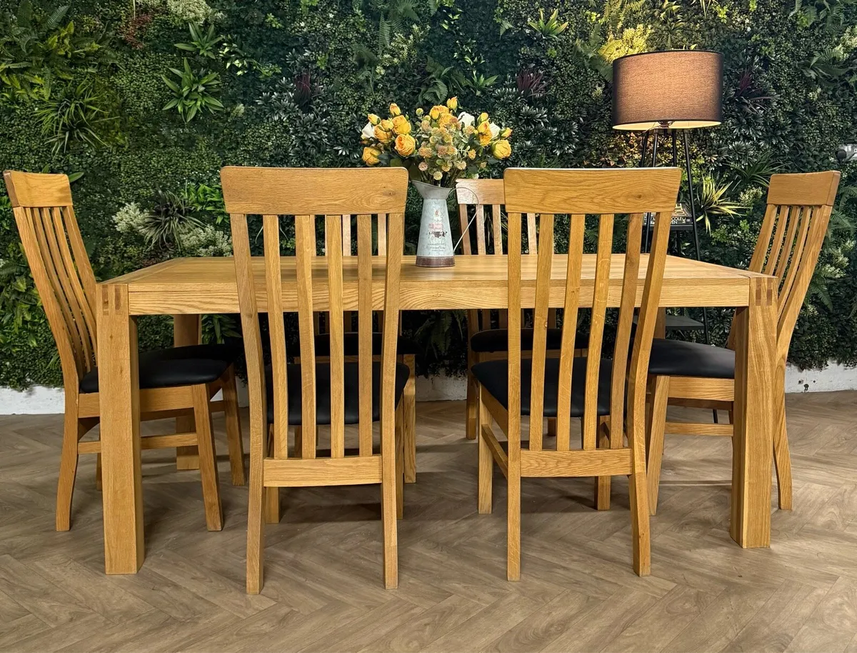 Oak kitchen table & 6 chairs - Image 2