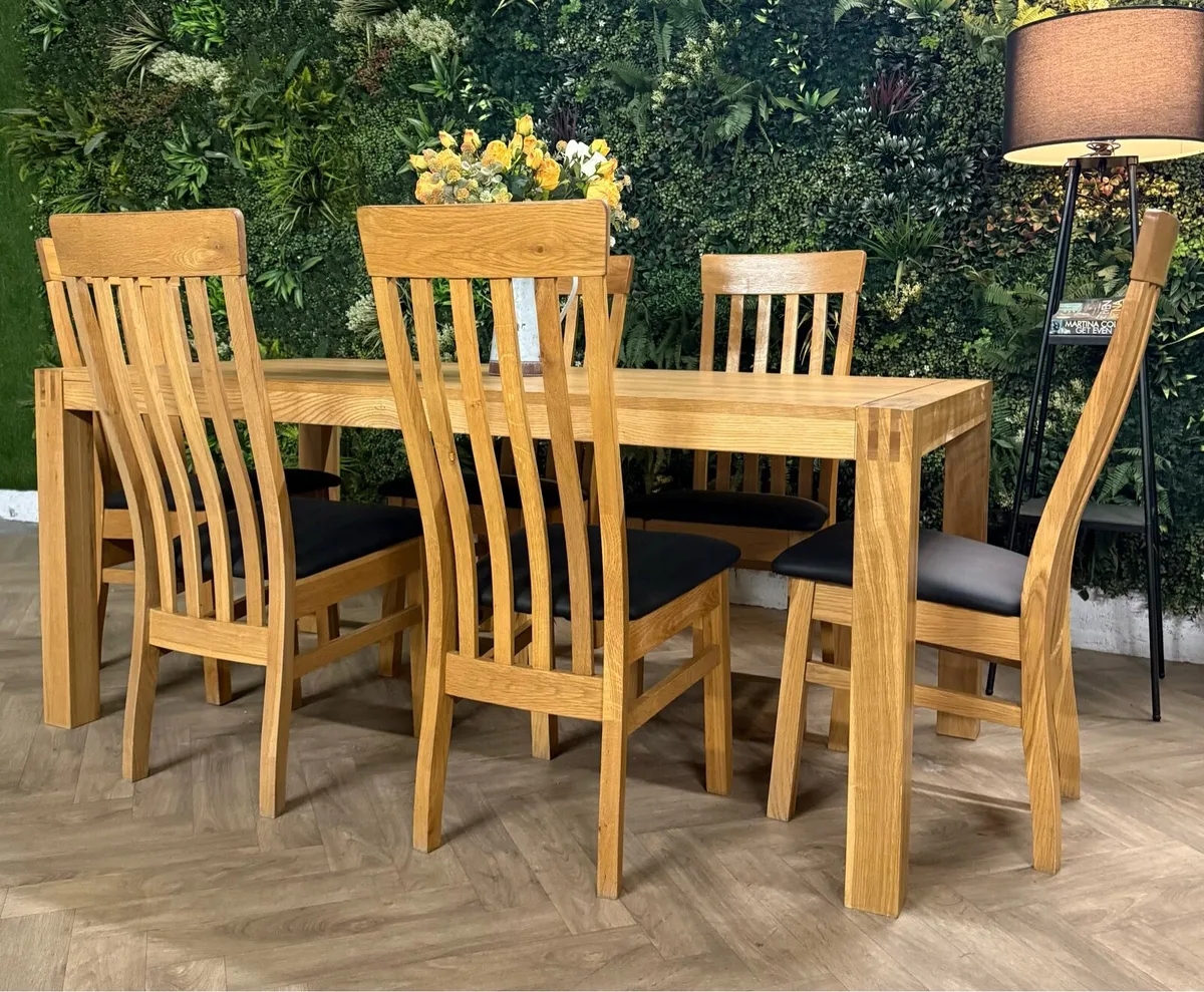 Oak kitchen table & 6 chairs - Image 3