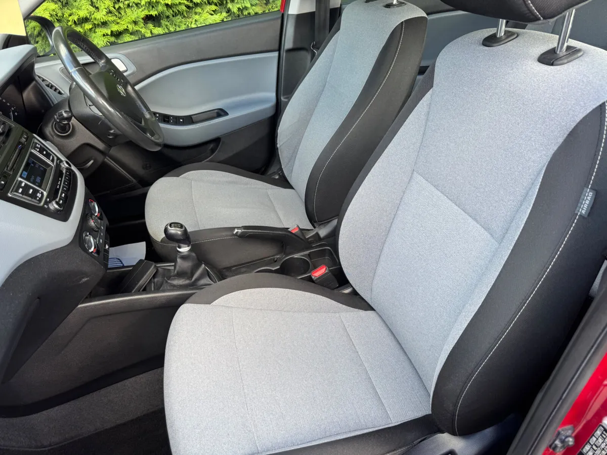 Hyundai i20 2018 DELUXE 5DR FSH , NEW NCT - Image 3