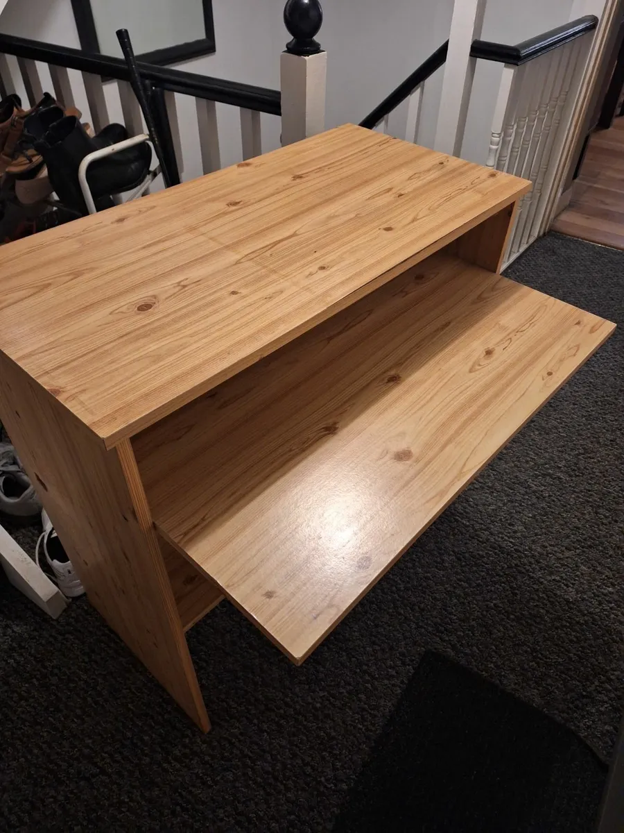 Computer desk - Image 1