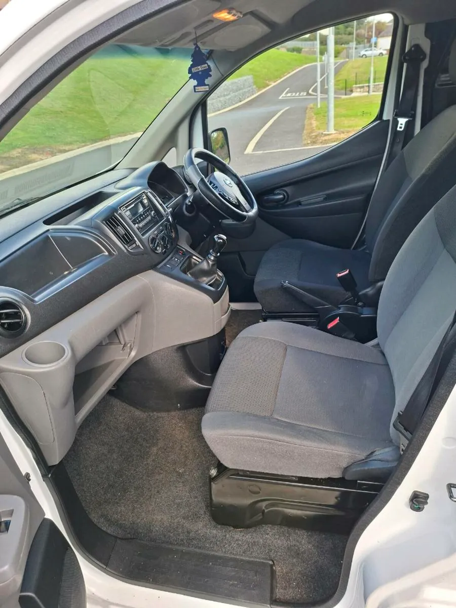 NISSAN NV 200 - Image 4