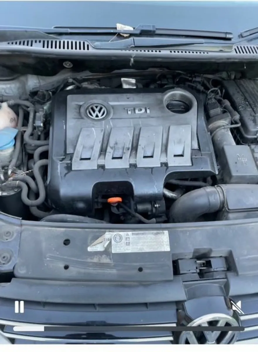 Volkswagen Touran 2012 - Image 2