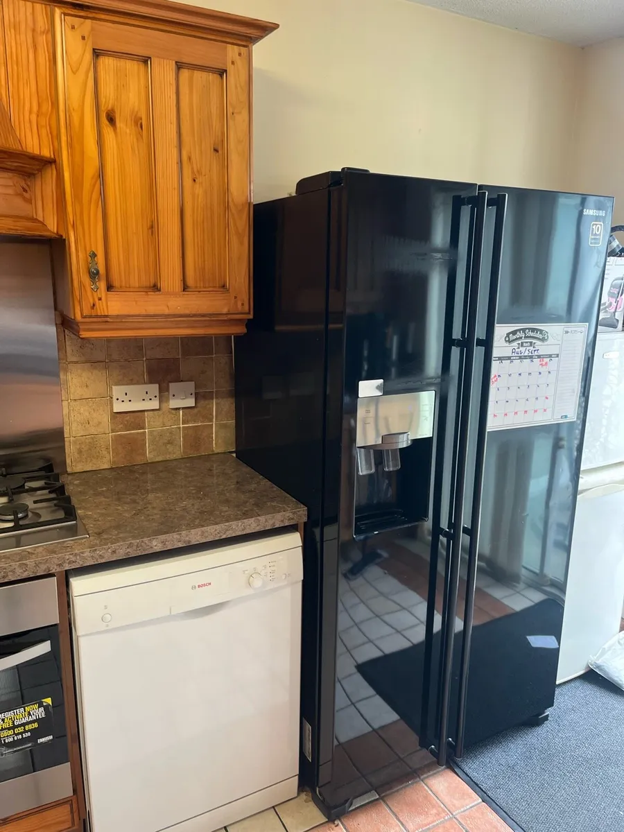 SAMSUNG American Fridge Freezer - Image 1