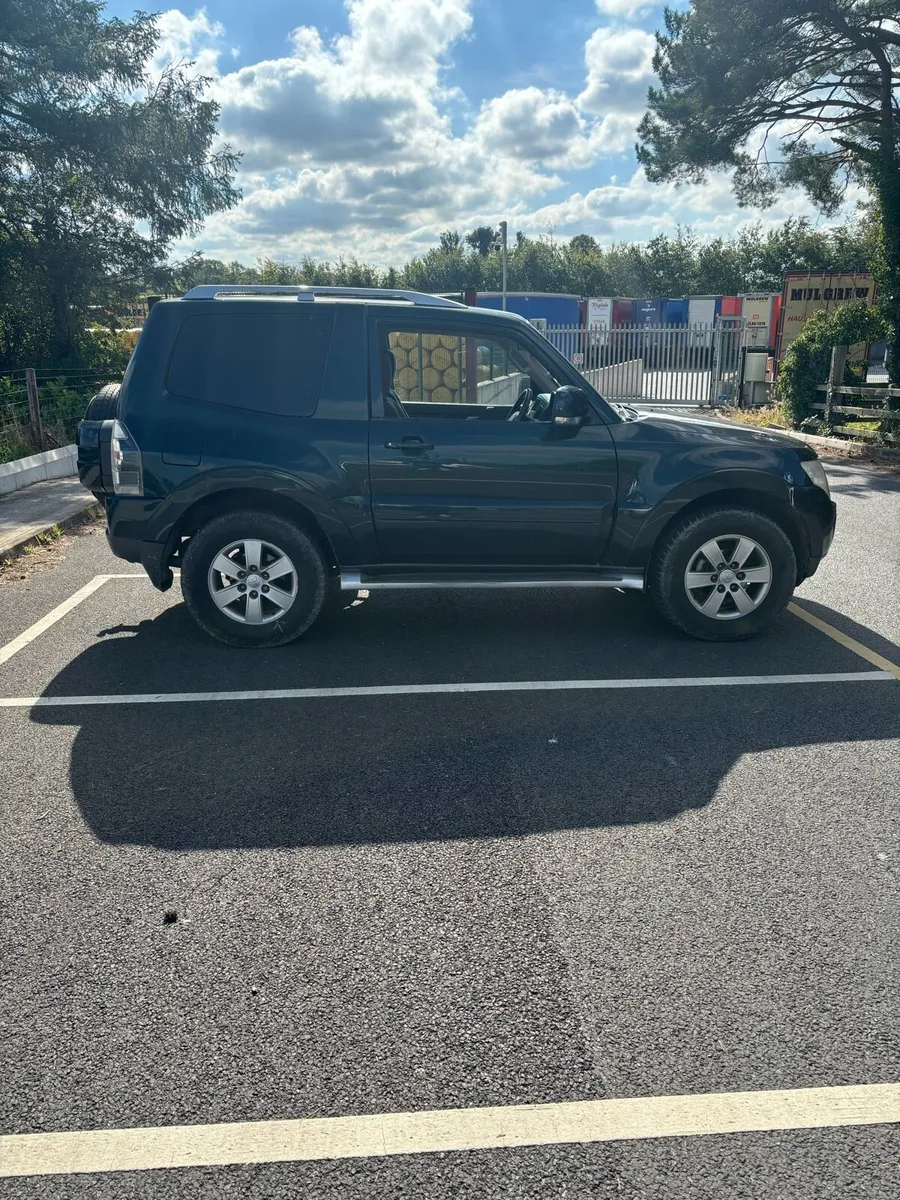 2009 MITSUBISHI SHOGUN - Image 2