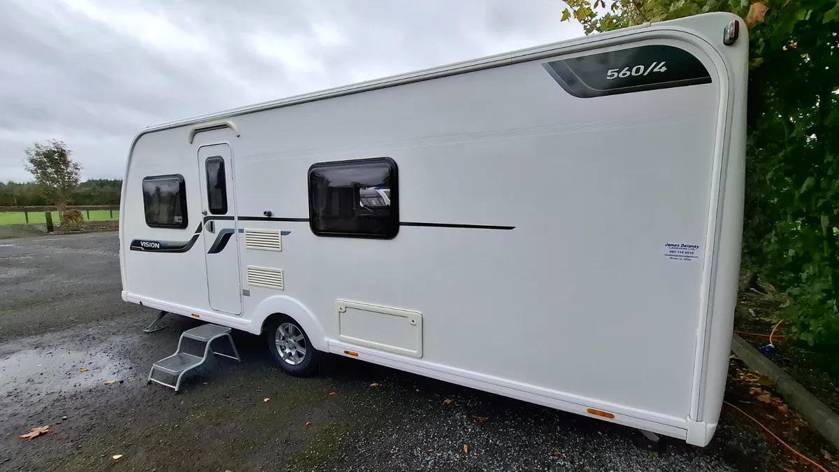 Coachman Vision fixed bed caravan - Image 4