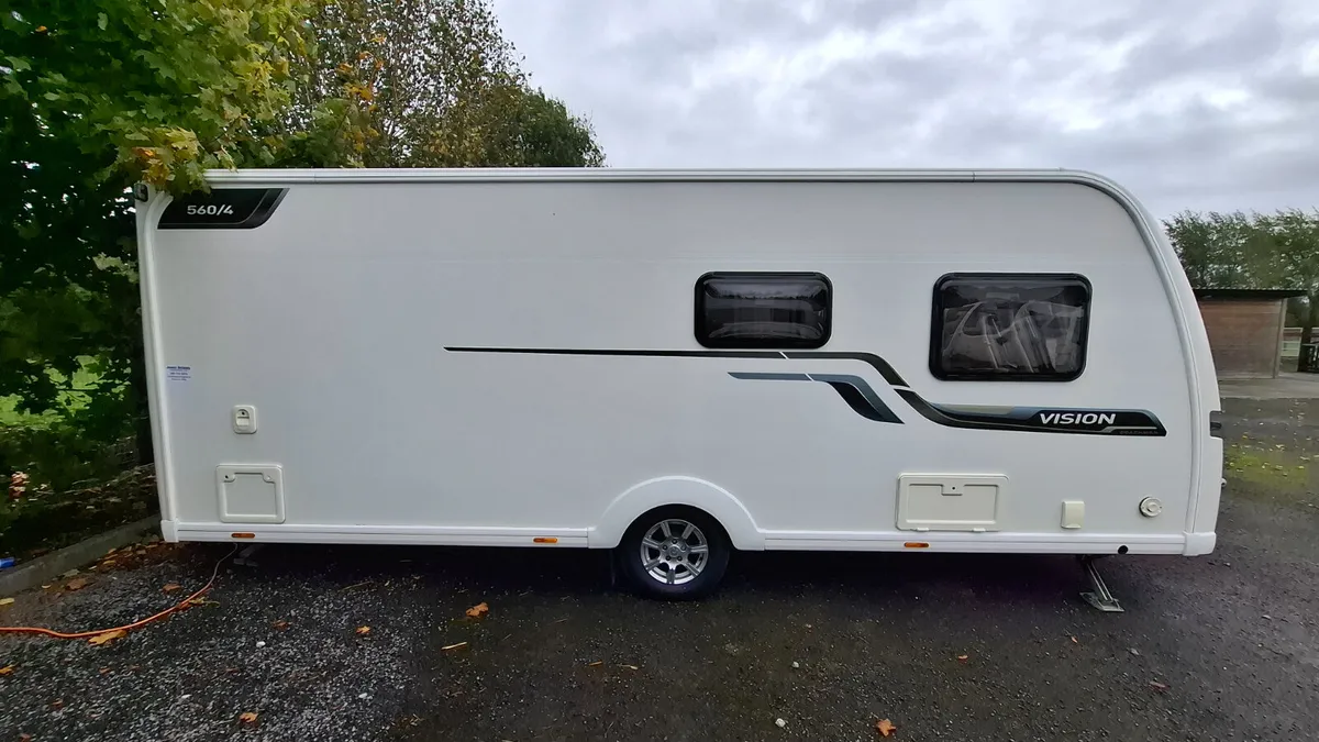 Coachman Vision fixed bed caravan - Image 3