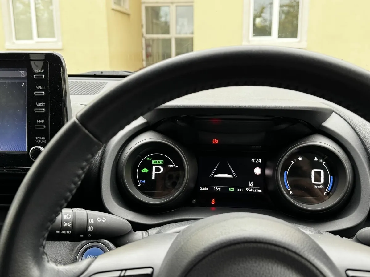 Toyota Yaris 231 Luna Sport-Low Mileage - Image 2