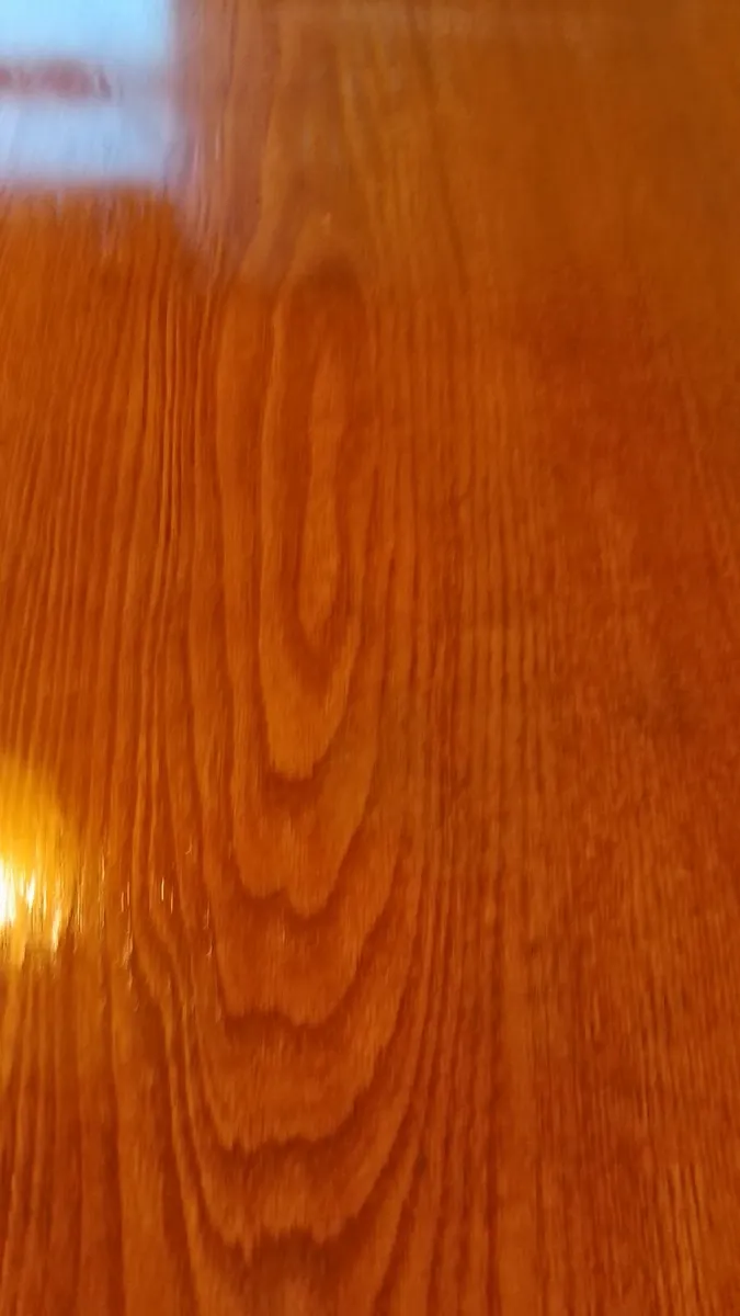 Table and chairs - Image 3