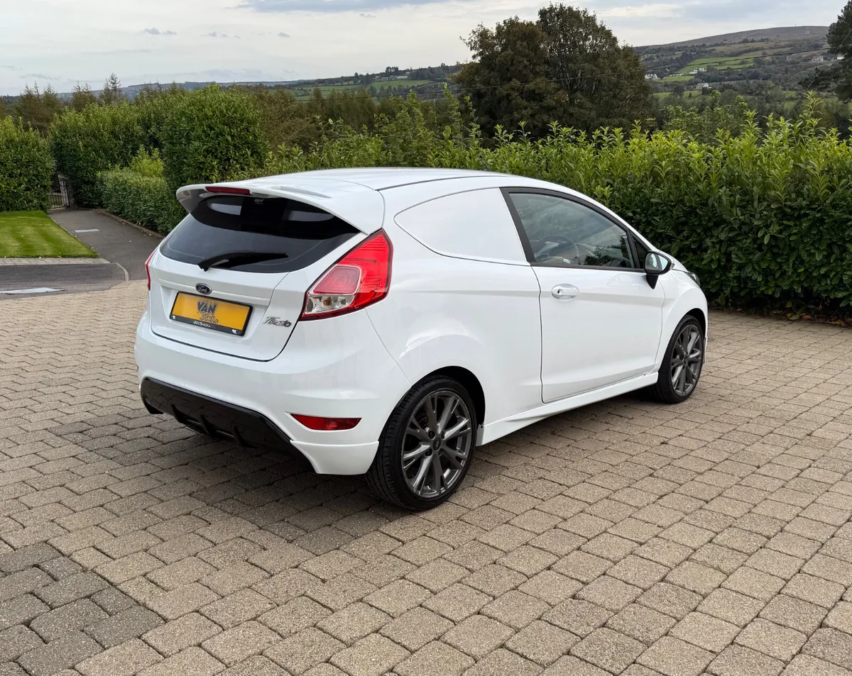 2017 Ford Fiesta Van 1.5tdci ST-Lin - Image 4