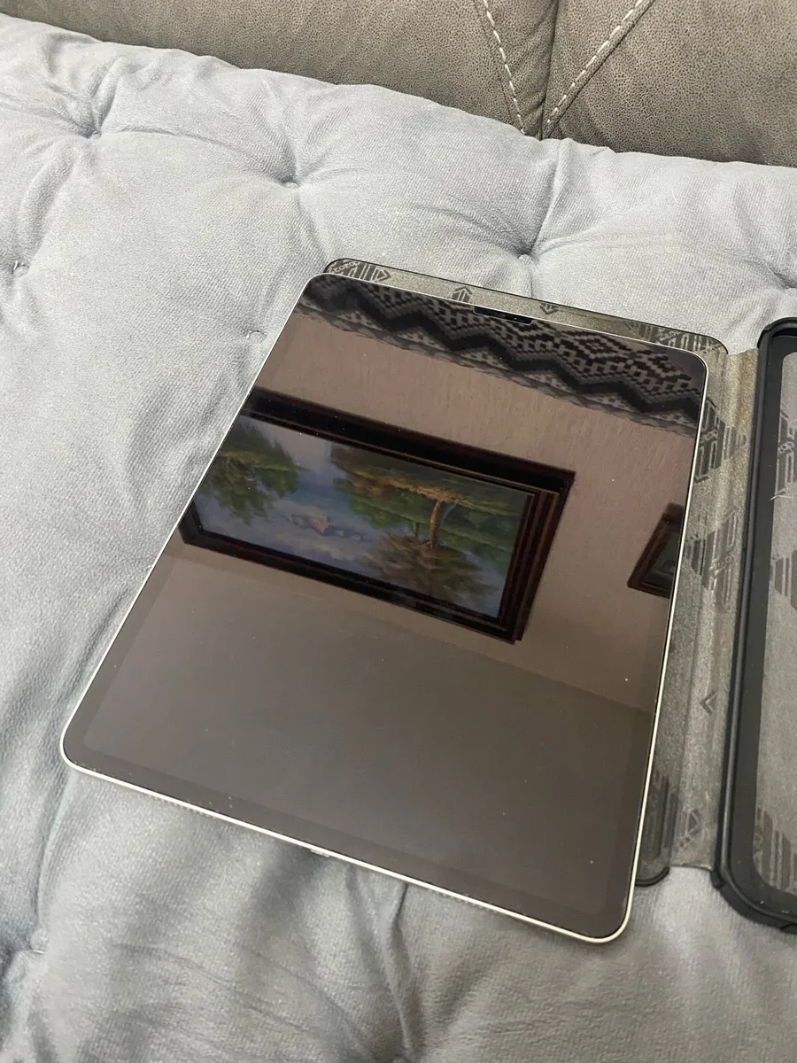 iPad Pro 5th Gen 12.9” 256Gb w/pencil and case - Image 1