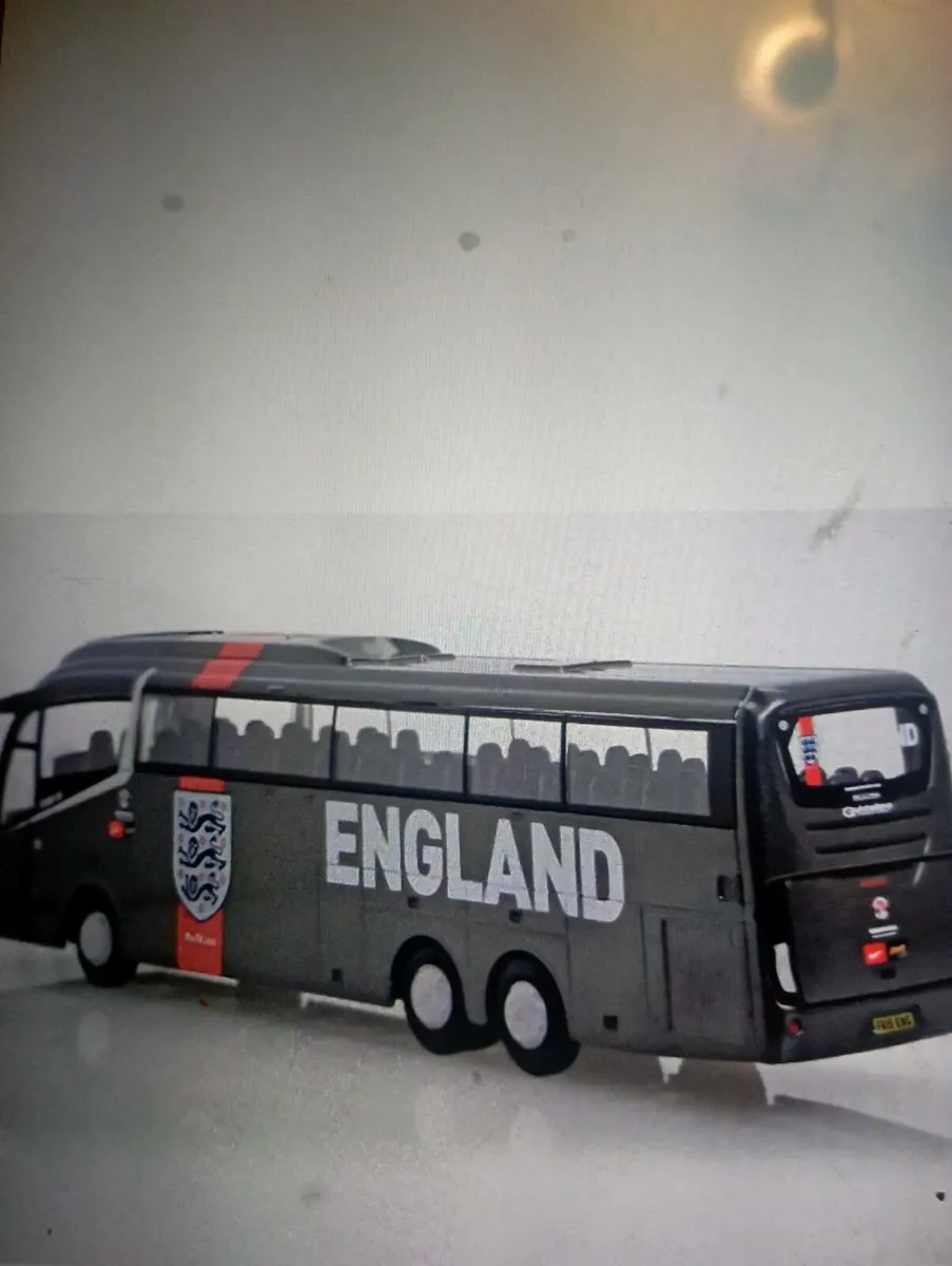 OXFORD 1-76  SCALE   IRiZAR I6 ENGLAND TEAM COACH - Image 2