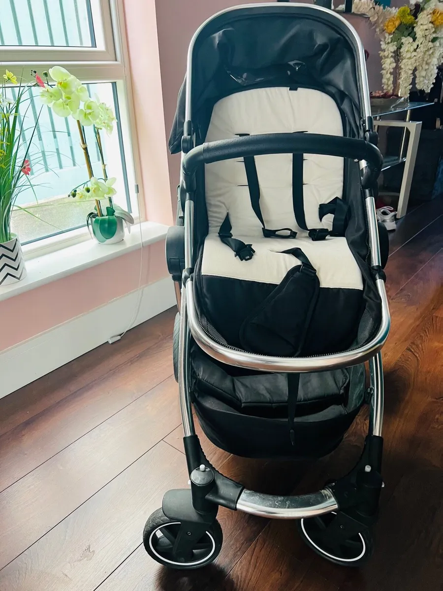 Pram, stroller and Travel stroller combo - Image 4