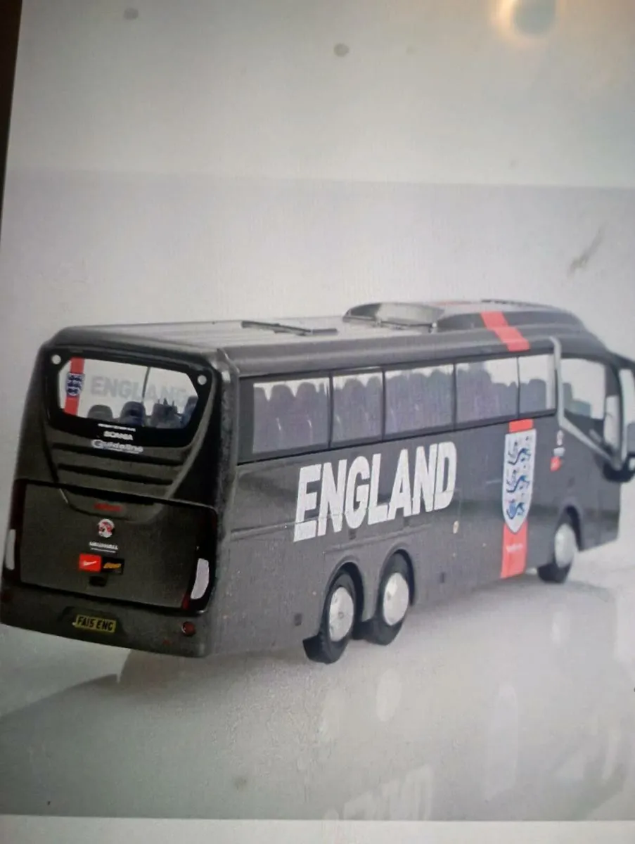 OXFORD 1-76  SCALE   IRiZAR I6 ENGLAND TEAM COACH - Image 3