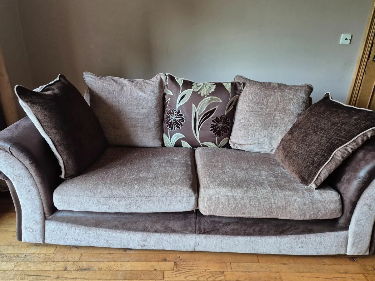 Suite of furniture - Image 2