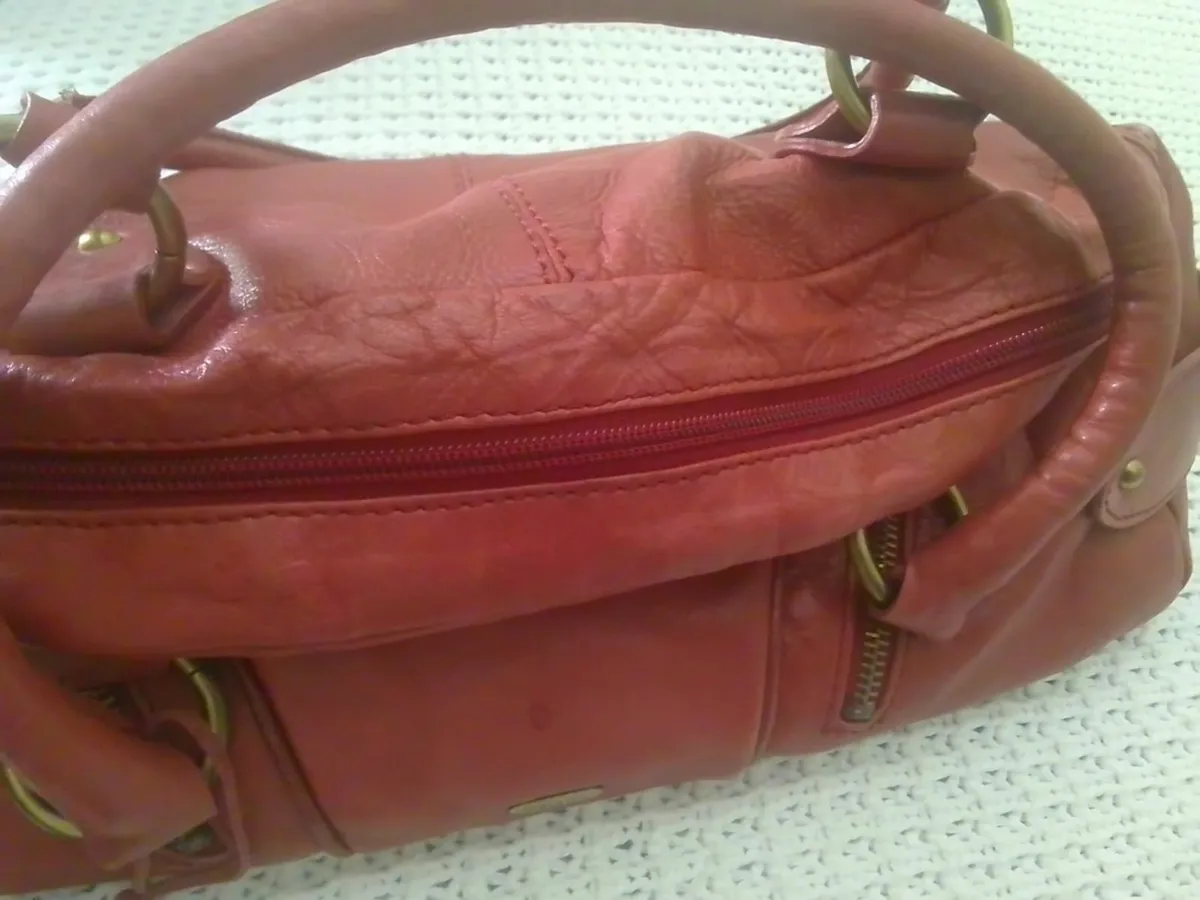ORIANO RED SOFT LEATHER HANDBAG AS NEW - Image 4